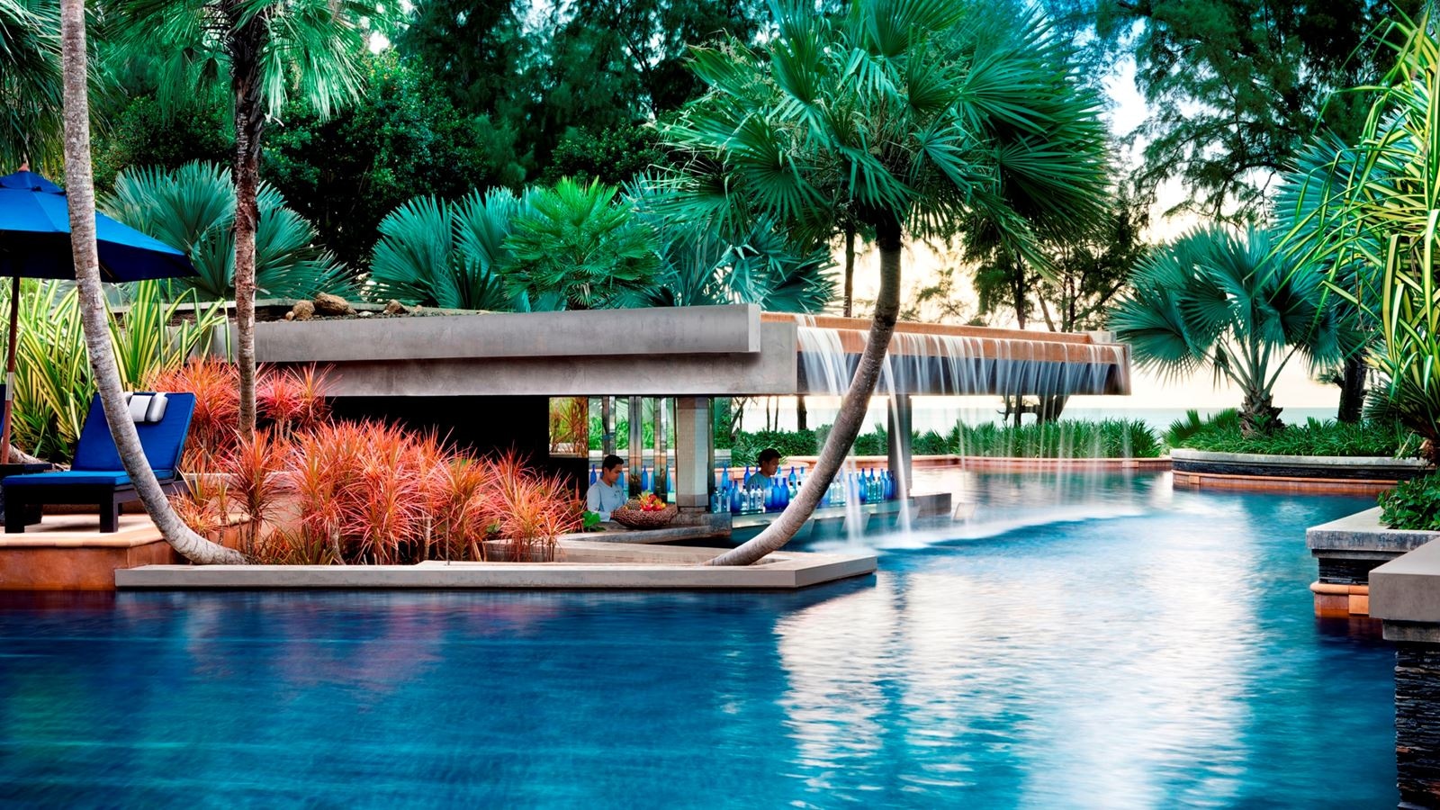 bars-splash-pool-bar