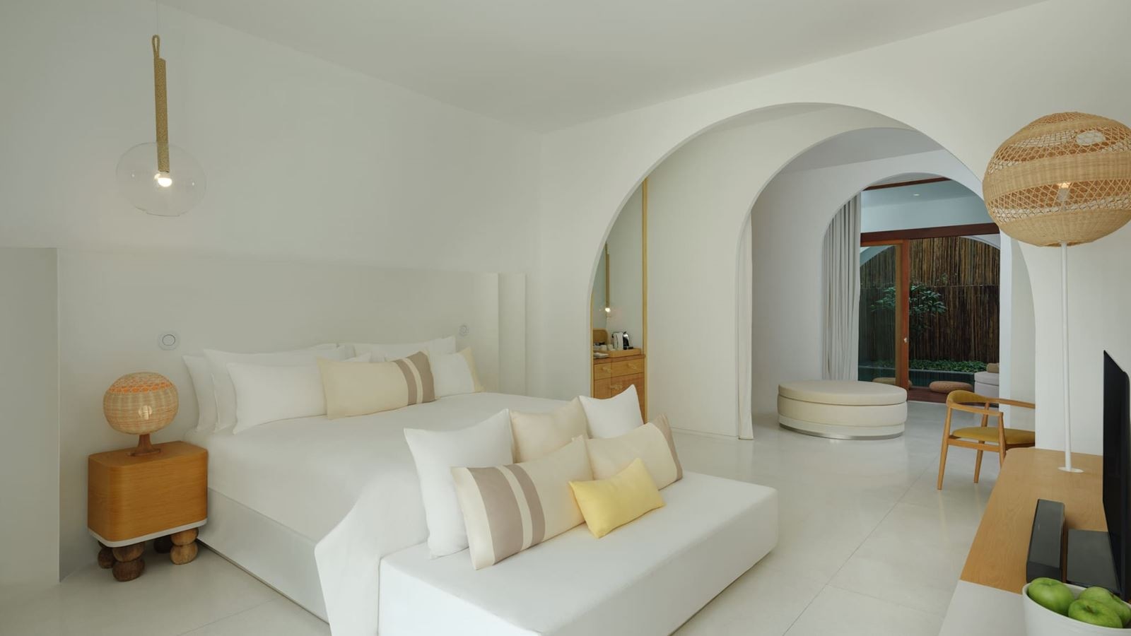 rooms-oceanfront-garden-pool-suite