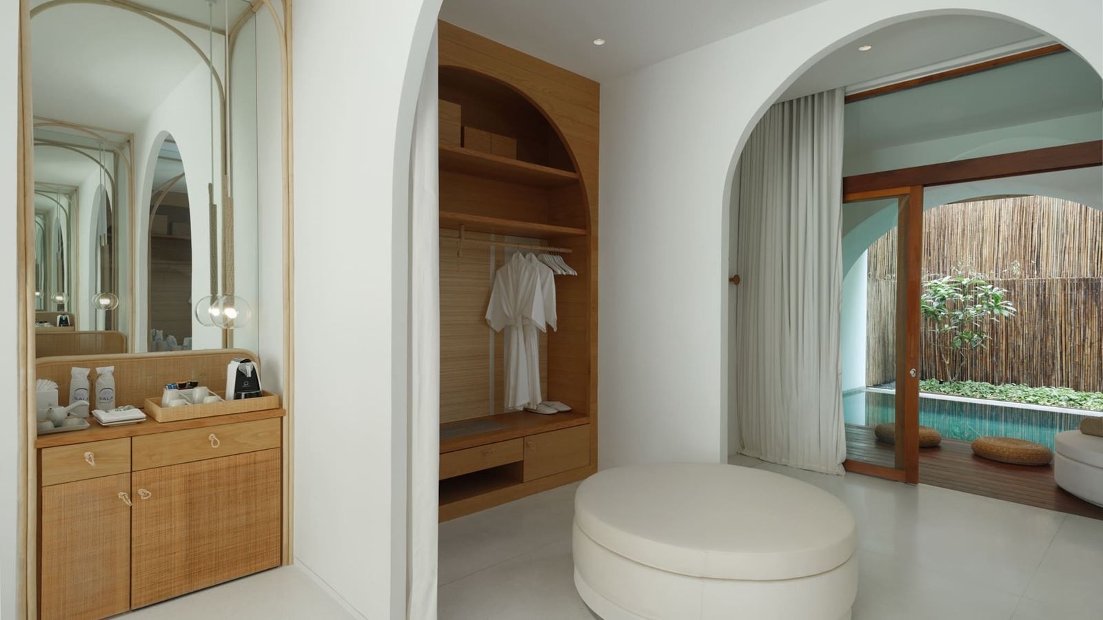 rooms-oceanfront-garden-pool-suite