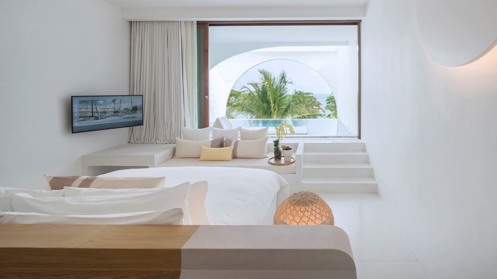 rooms-oceanfront-balcony-pool-suite