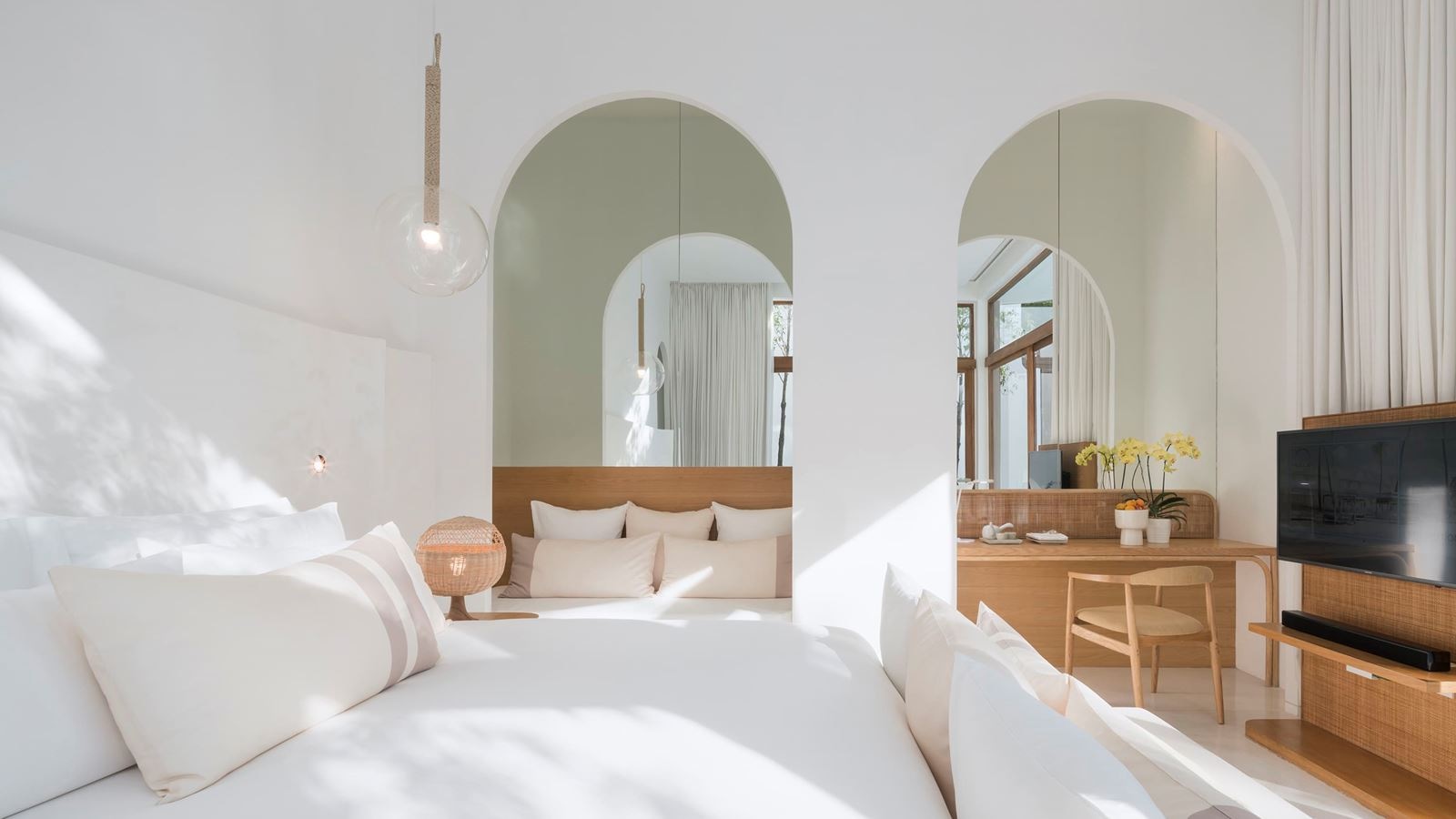 rooms-oceanfront-sala-pool-villa