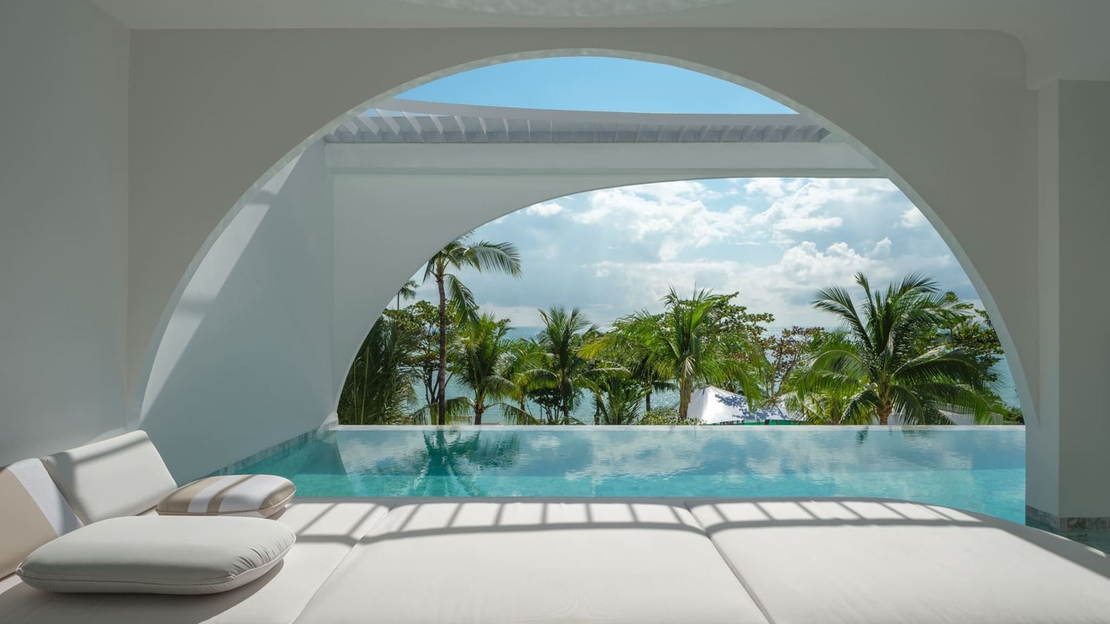 rooms-oceanfront-1bedroom-pool-suite