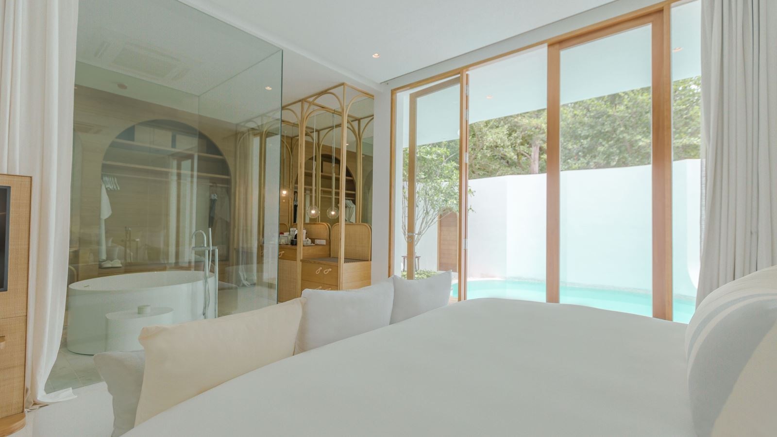 rooms-garden-pool-villa