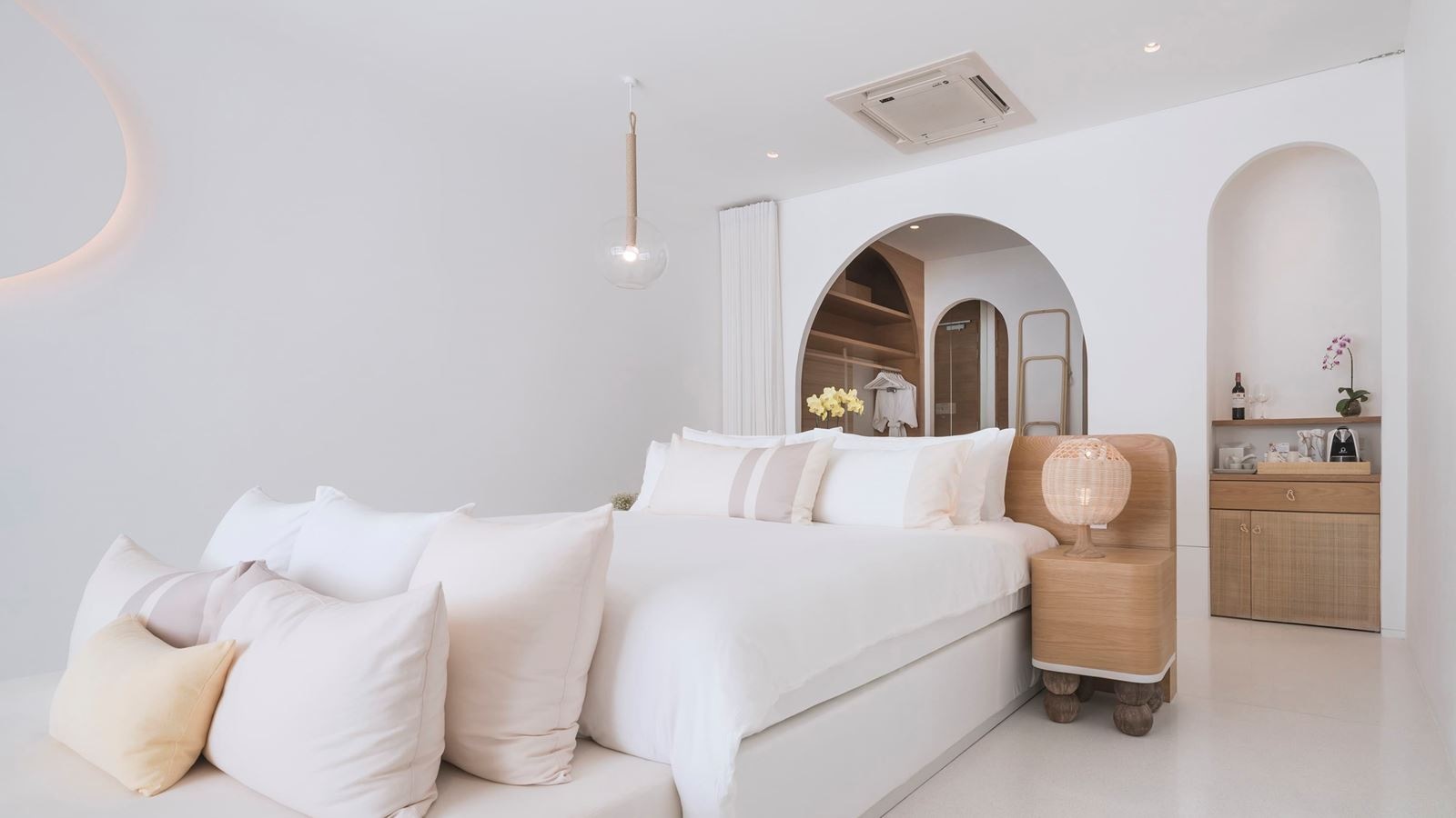 rooms-oceanfront-balcony-pool-suite