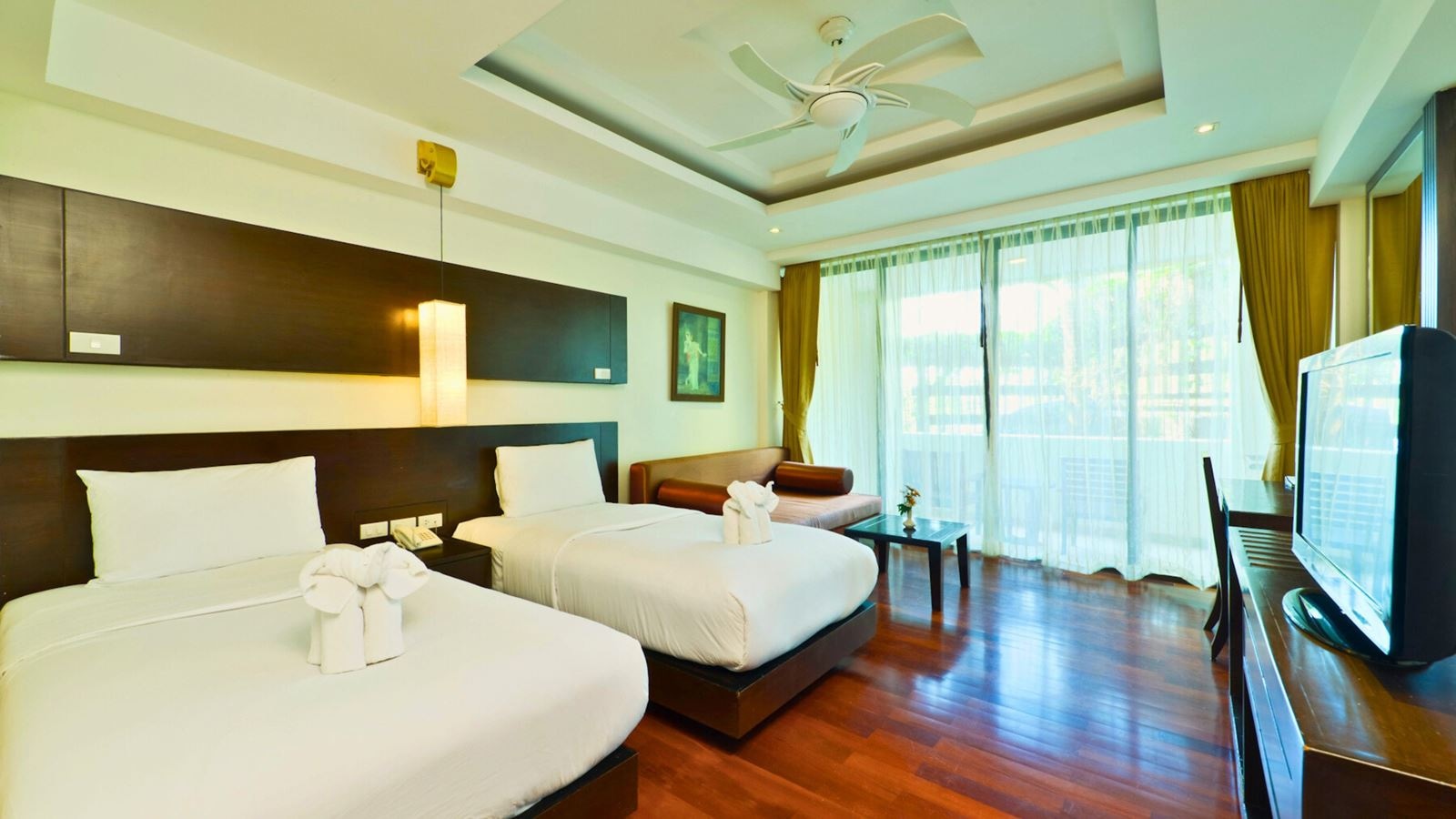 rooms-hillside-deluxe-building-room