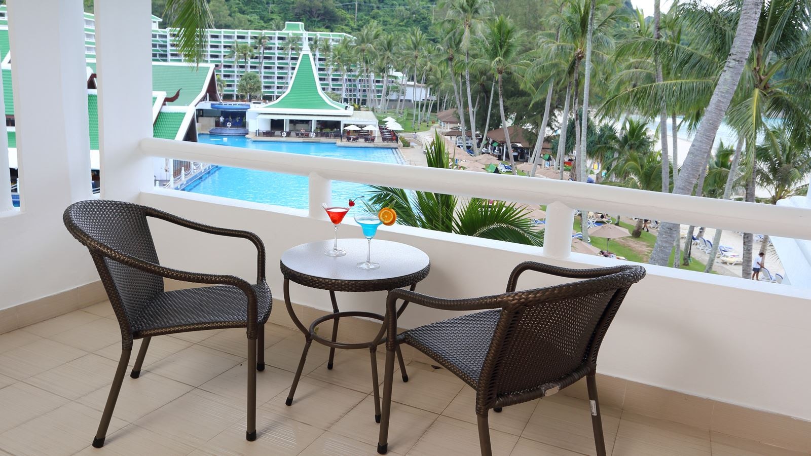 rooms-deluxe-pool-view-exclusive-rate