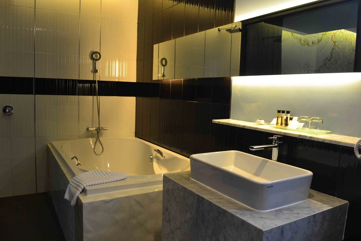 rooms-villa-king-room