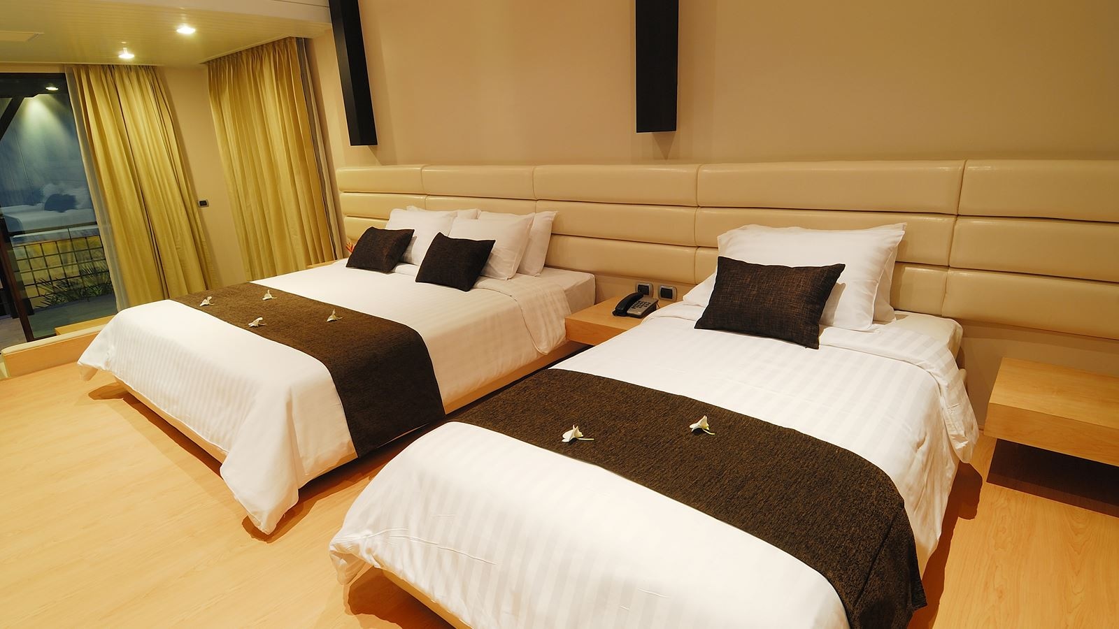 rooms-pavilion-pool-view