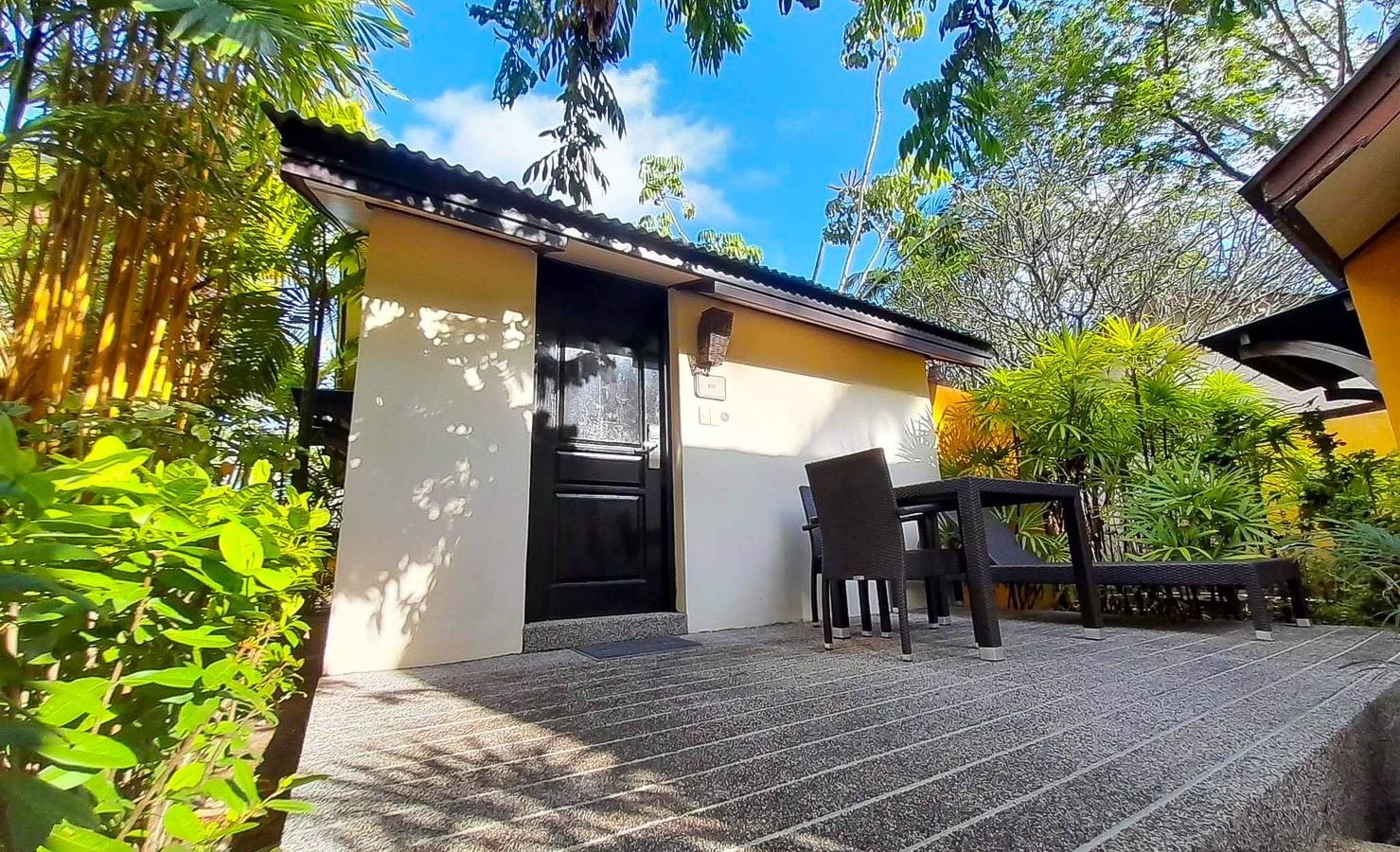 rooms-cottage-child-sharing-bed