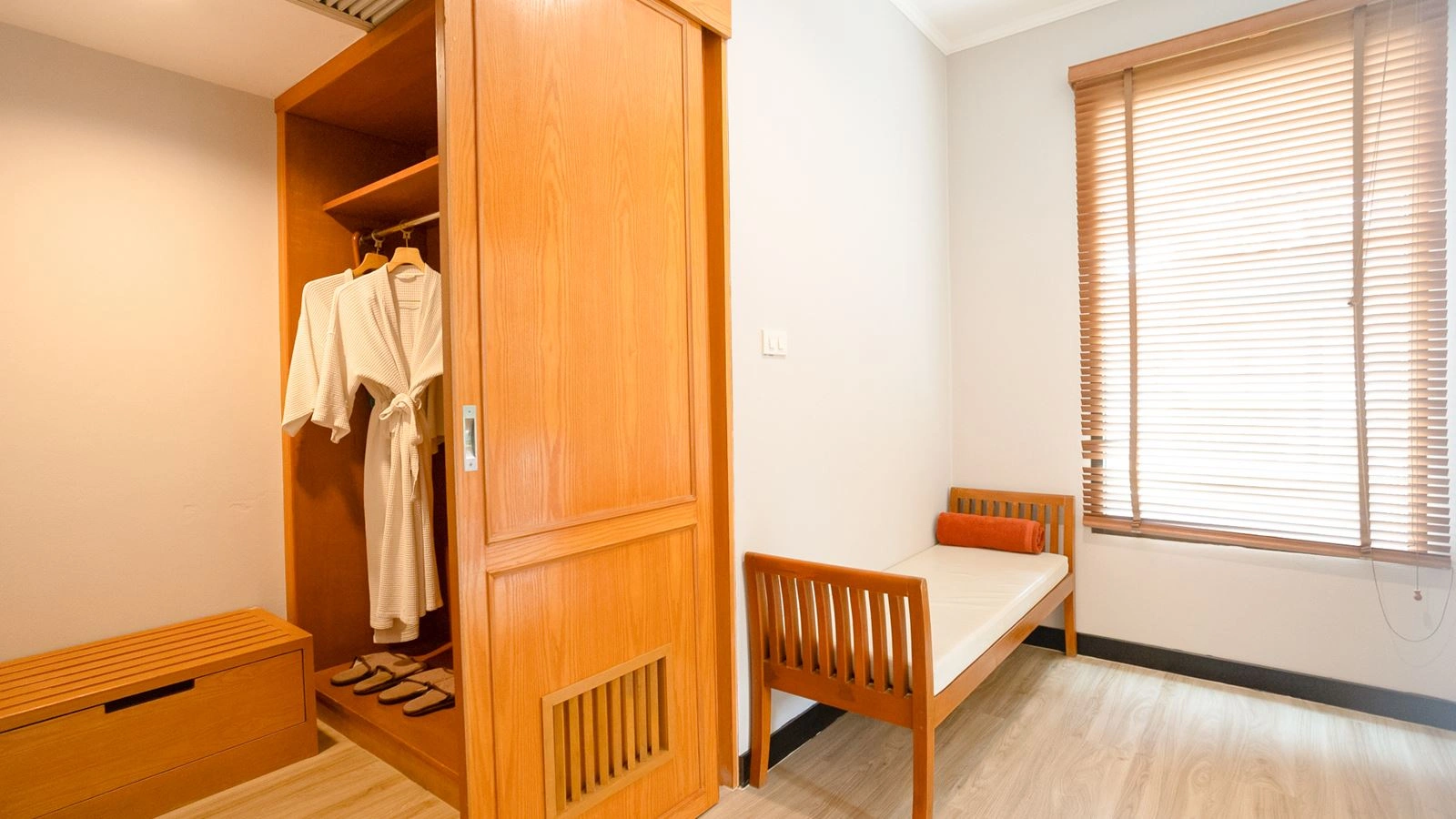 rooms-pool-access-villa