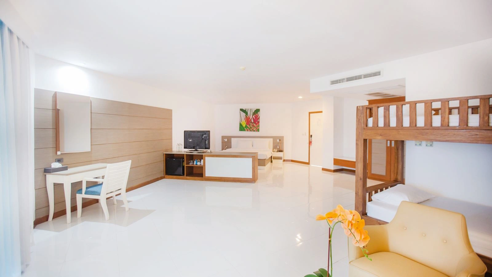 rooms-family-room-quadruple