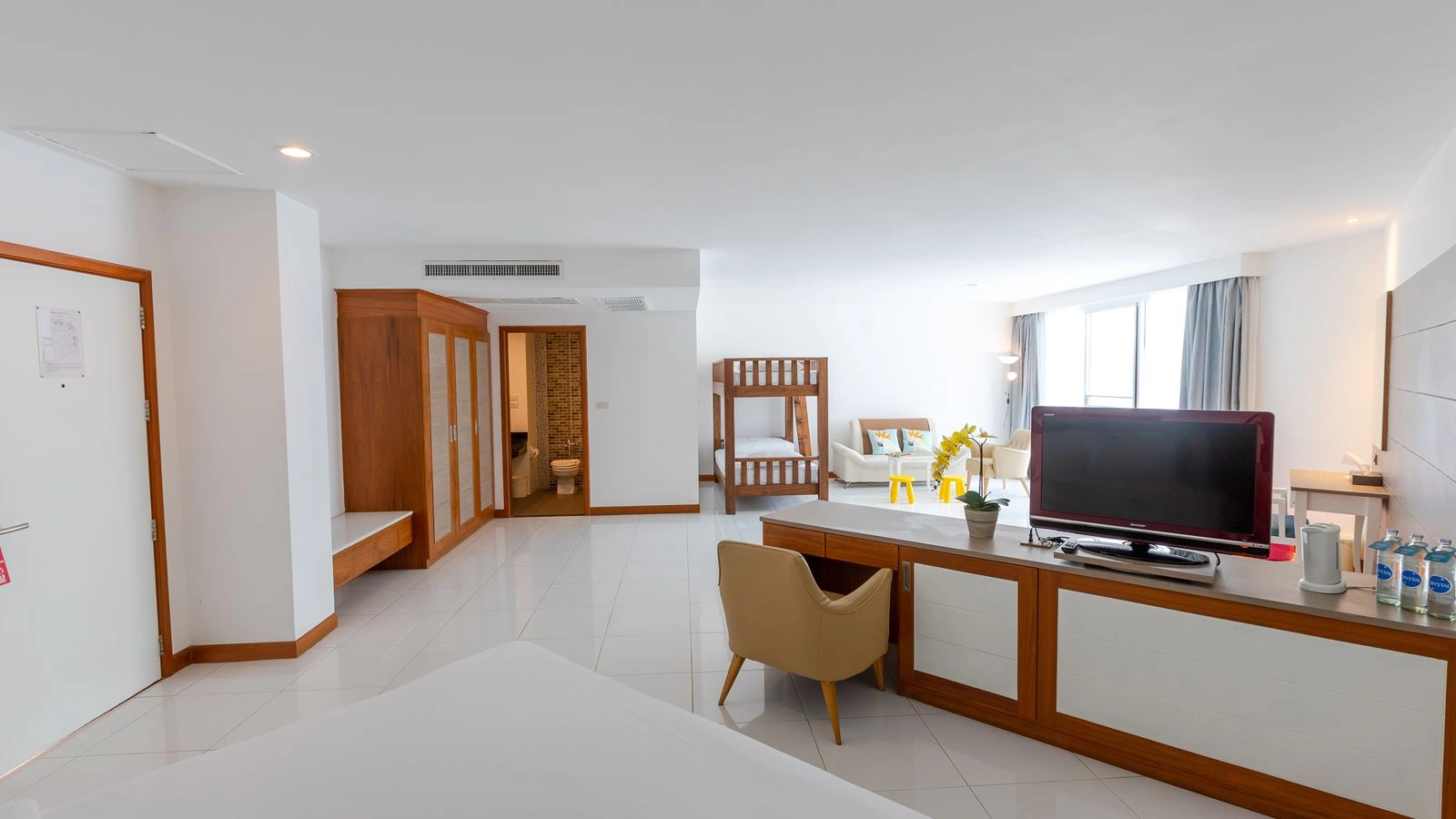 rooms-family-room-quadruple