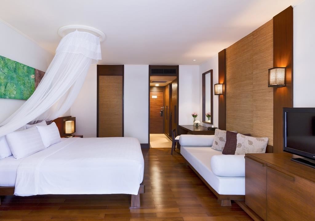 rooms-pool-view-room