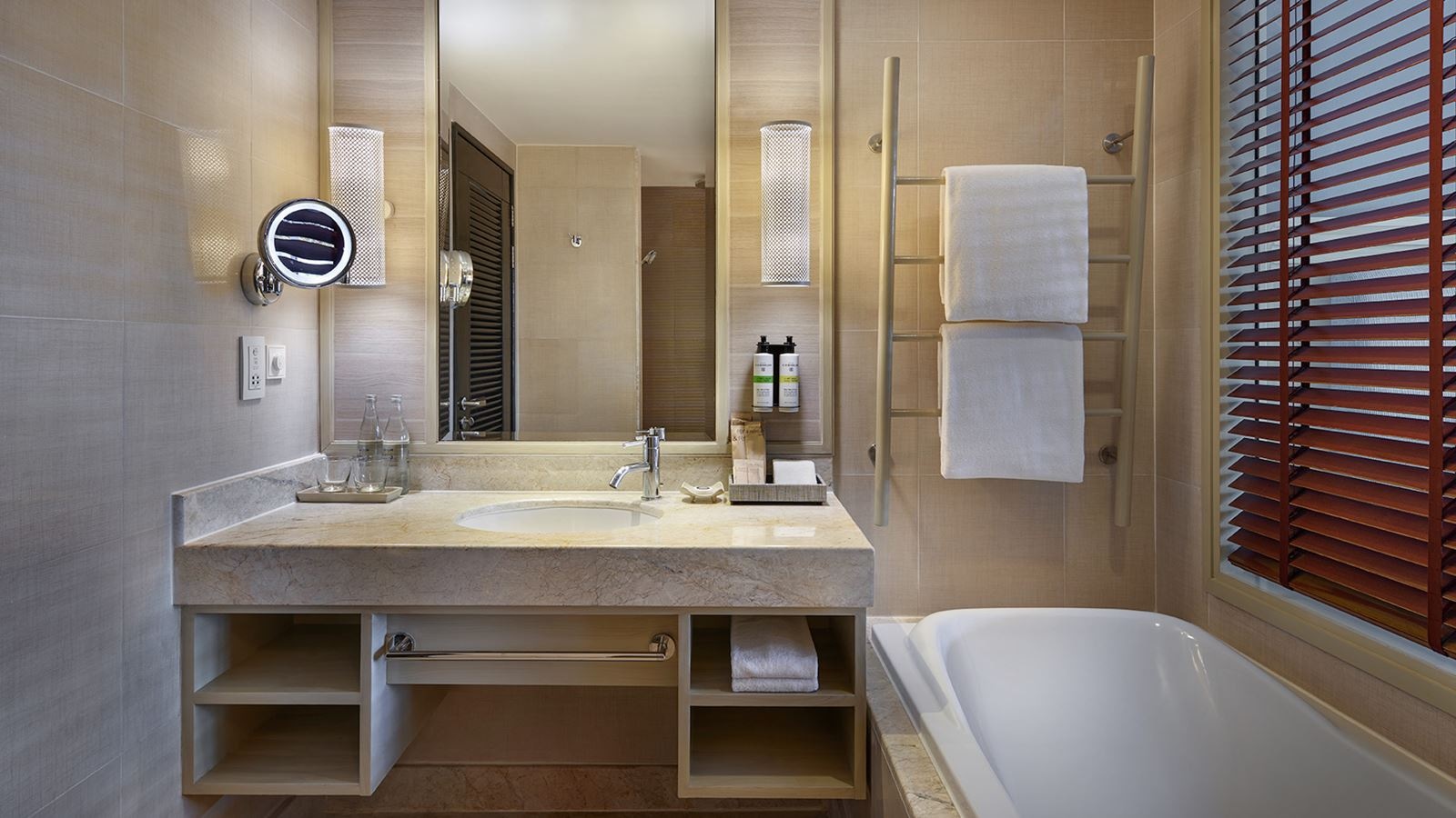 rooms-deluxe-garden-room