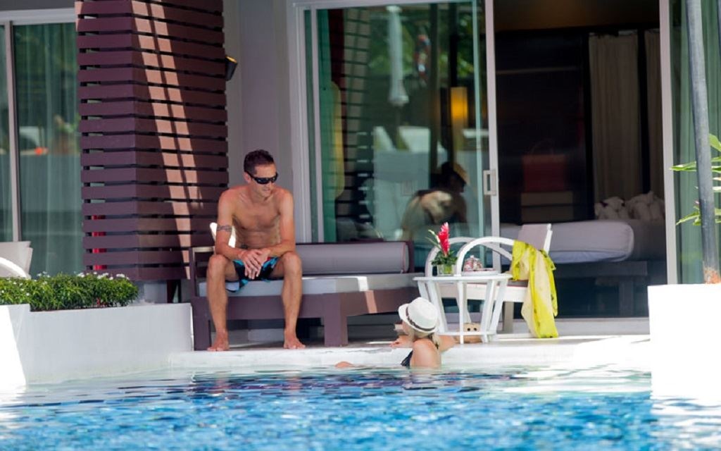 rooms-deluxe-pool-access