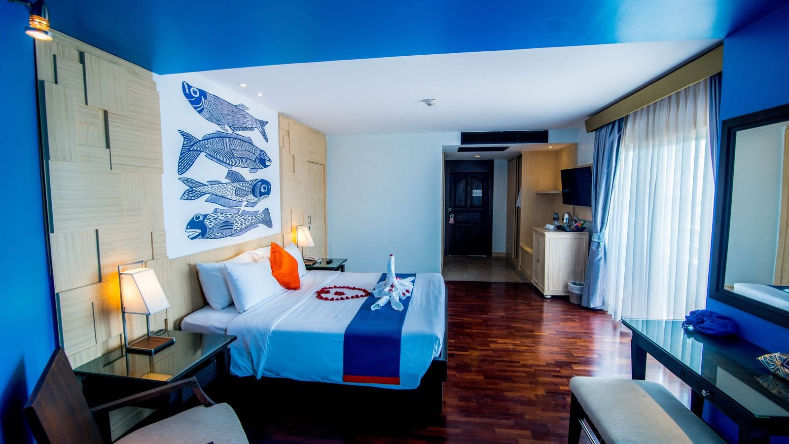 rooms-deluxe-main-building