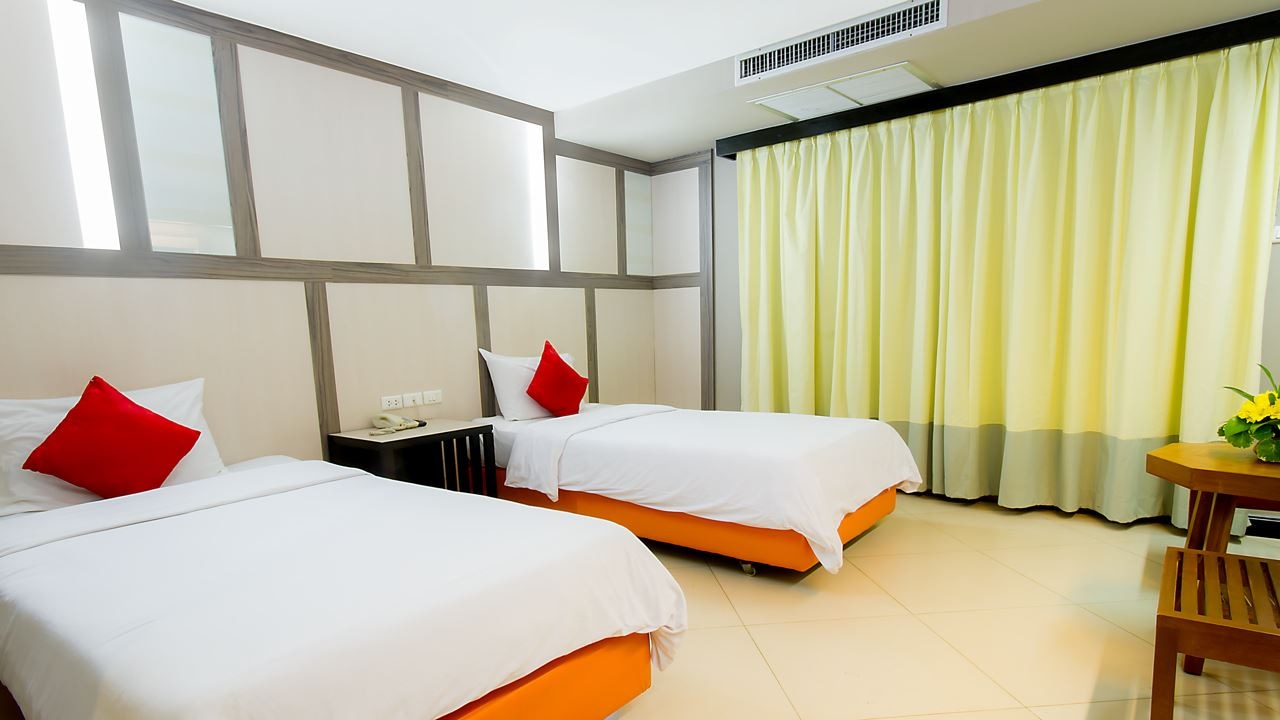 rooms-superior-resort-wing-pool-view