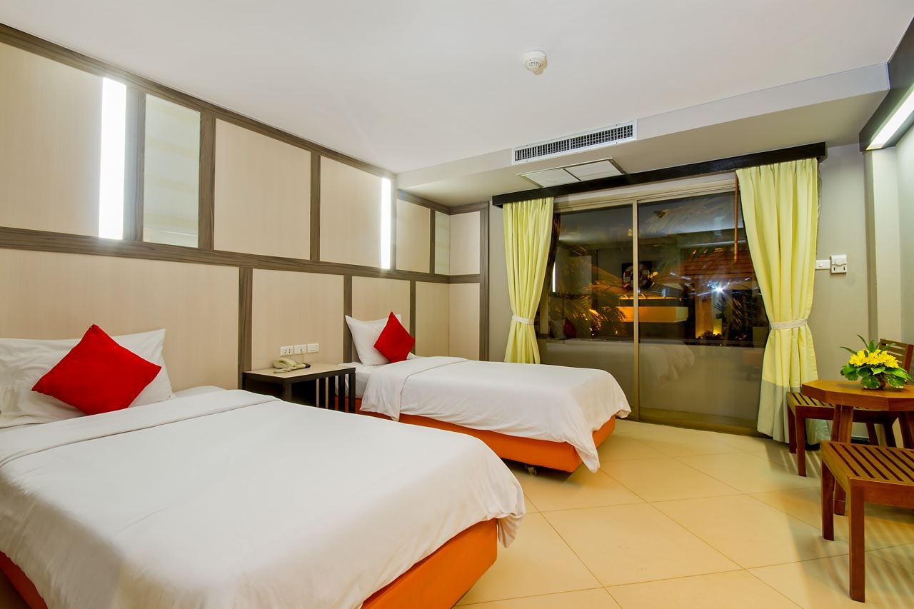 rooms-superior-resort-wing-pool-view