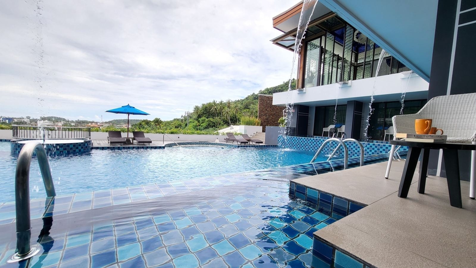 rooms-deluxe-sea-view-pool-access-room