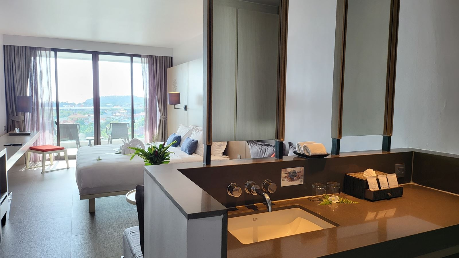 rooms-deluxe-sea-view-room
