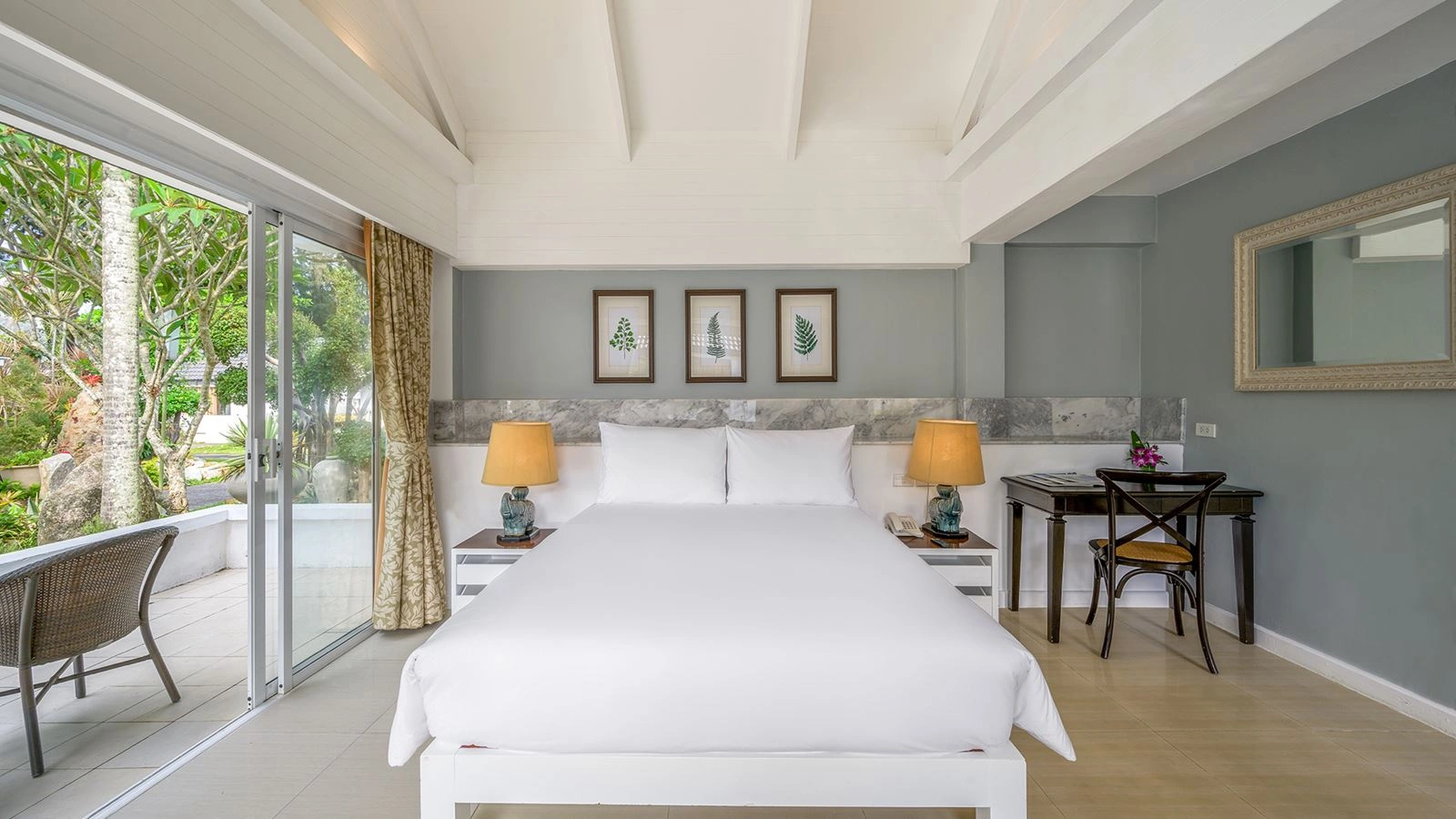 rooms-tropical-garden-view