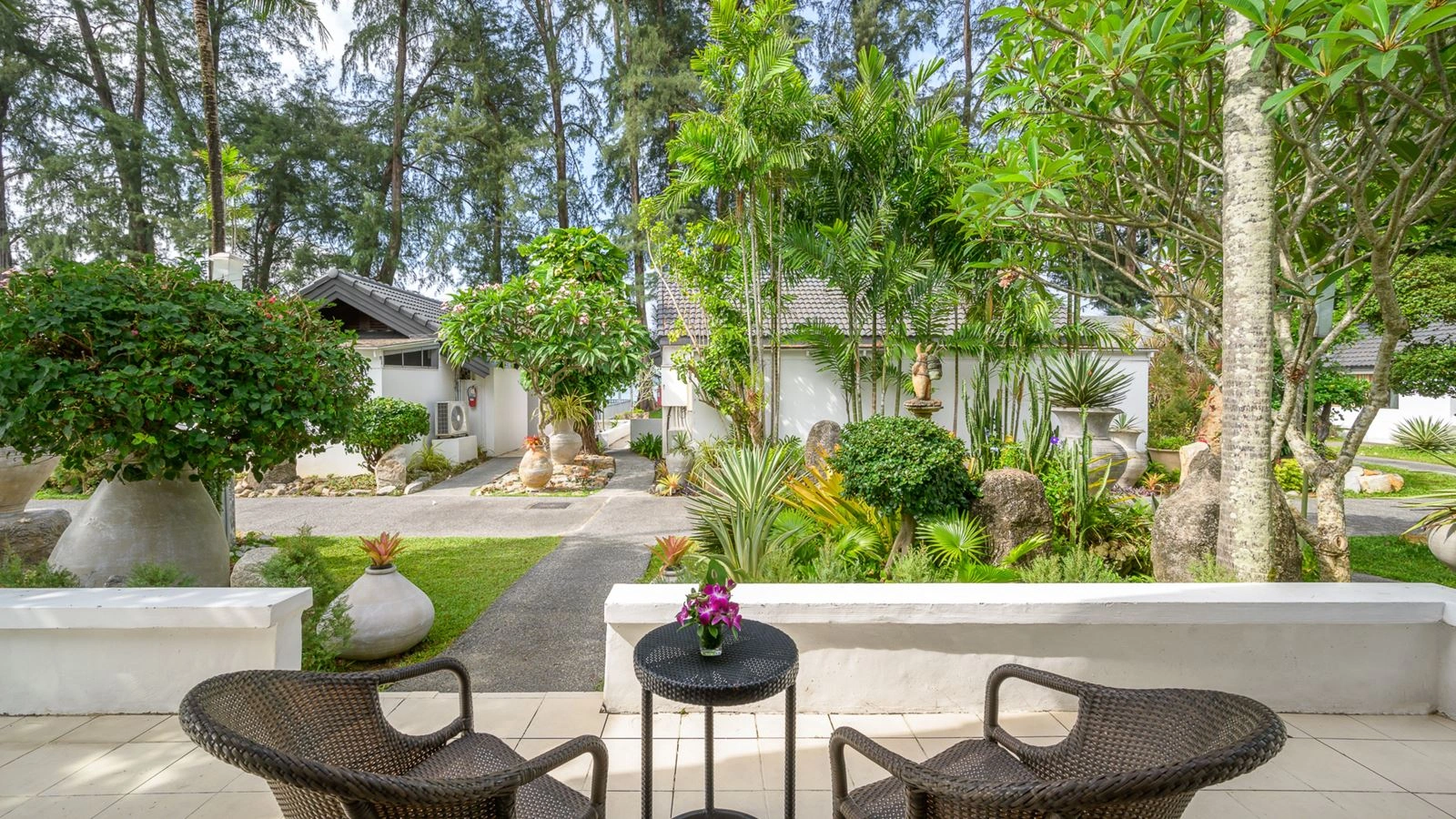 rooms-tropical-garden-view