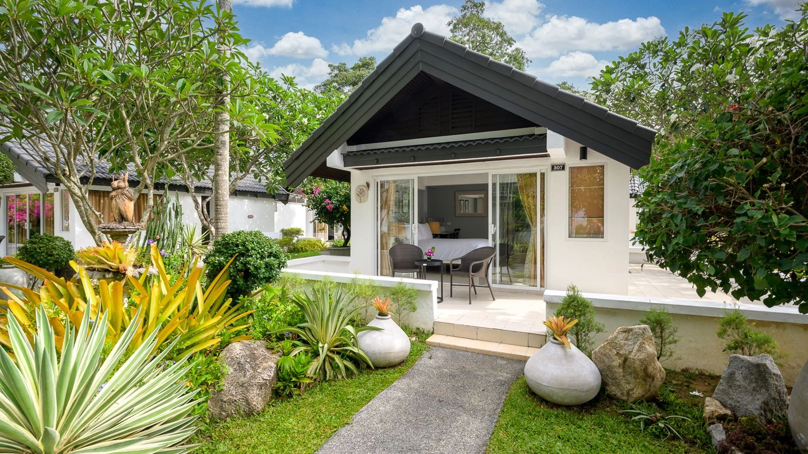 rooms-tropical-garden-view