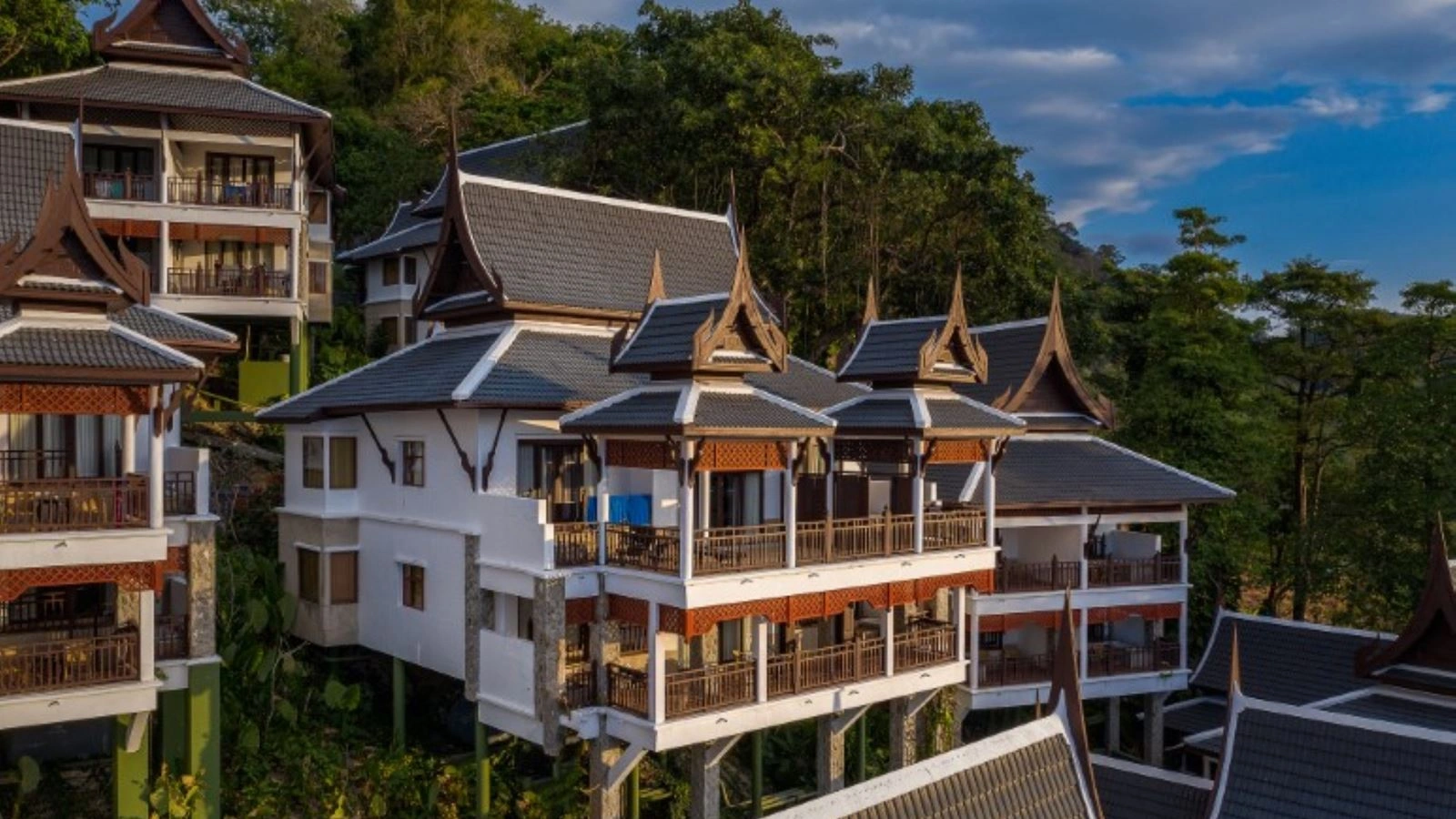 rooms-hillside-with-terrace-bathtub
