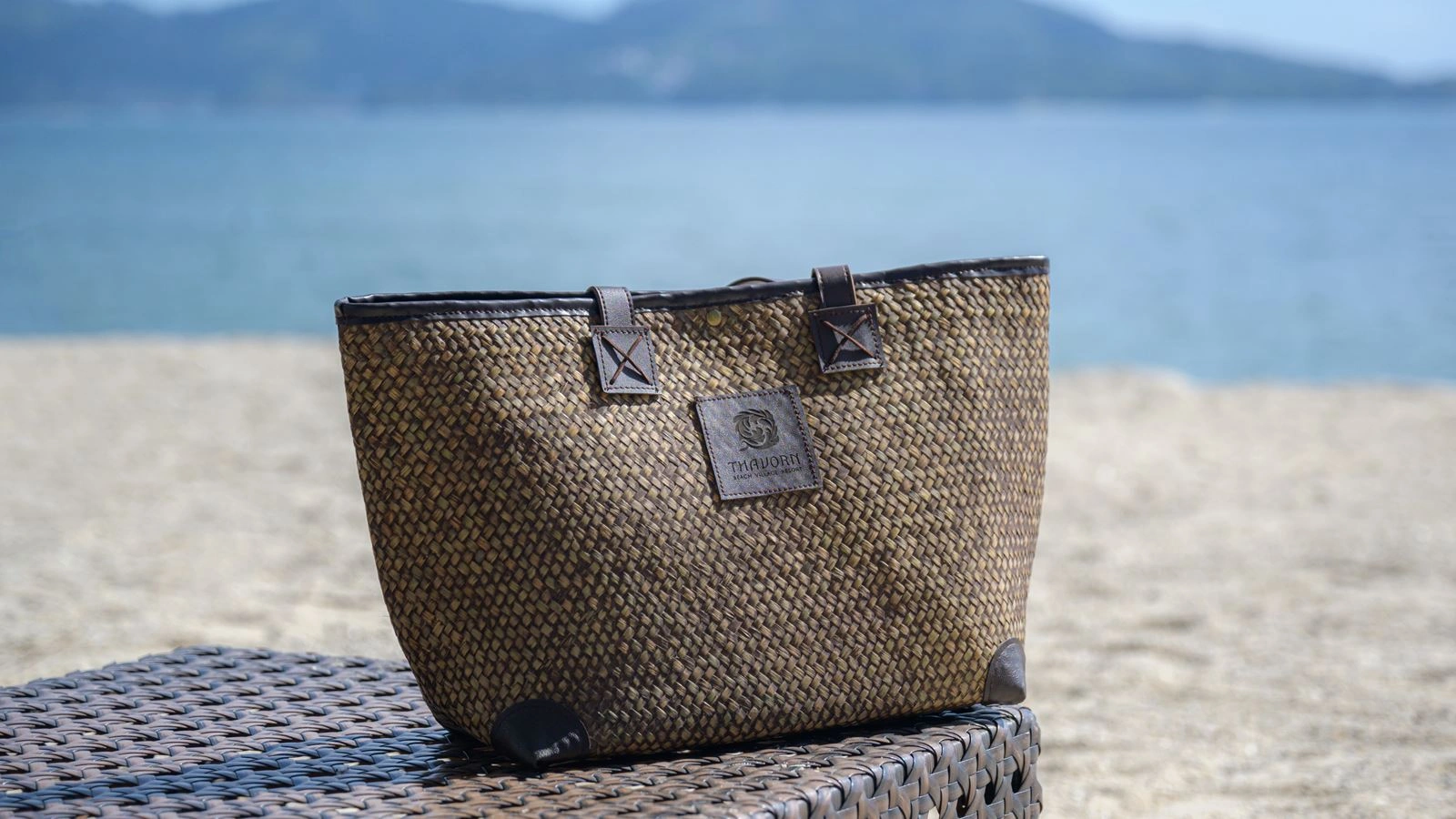 rooms-lagoon-pool-access-with-bathtub