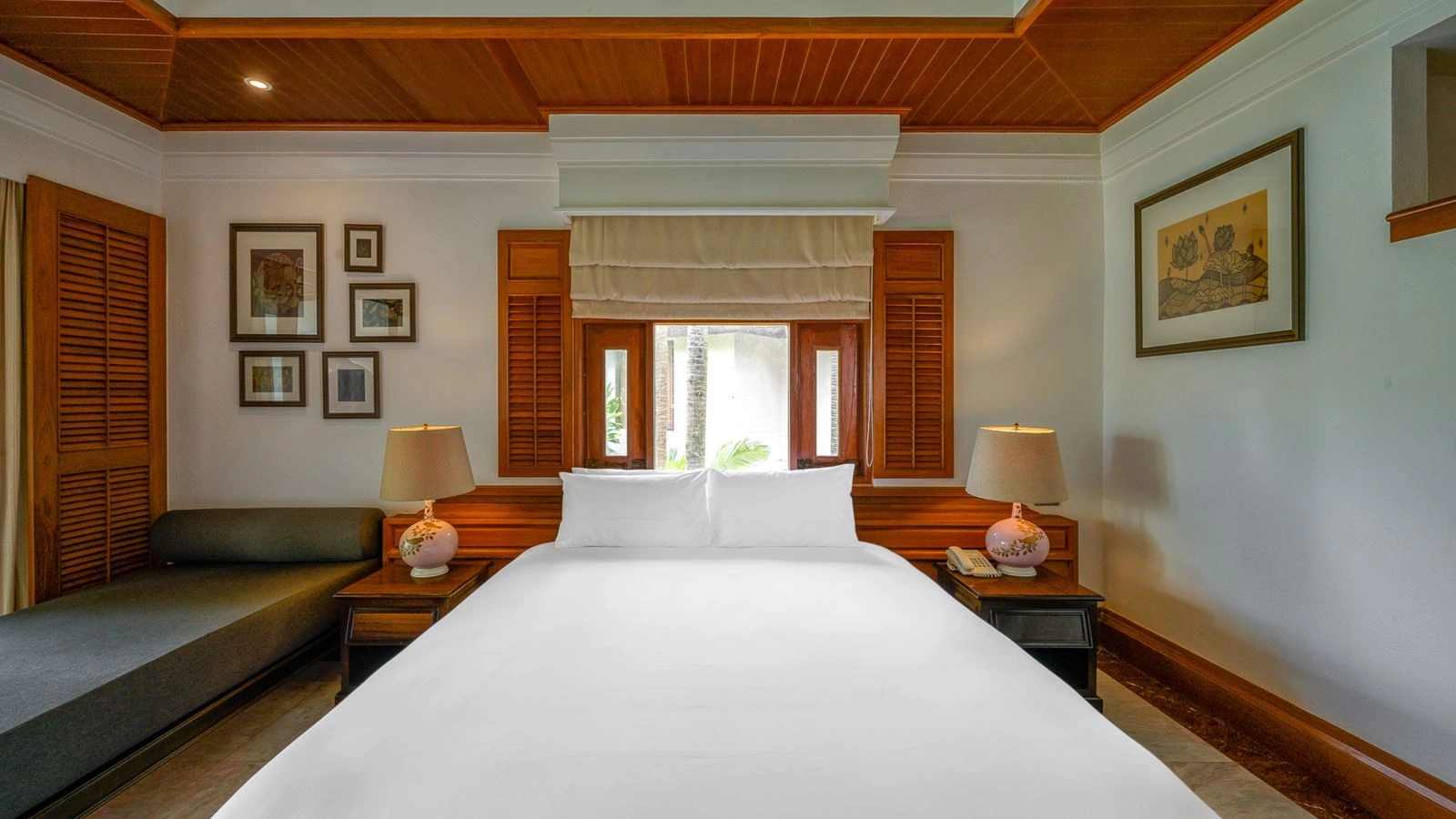 rooms-family-1-bedroom-hillside-suite-with-terrace-bathtub