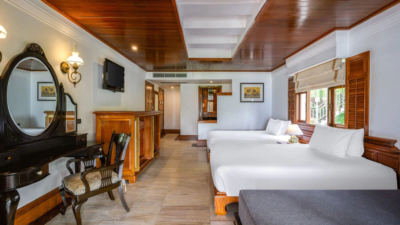 rooms-2-bedroom-hillside-suite-with-terrace-bathtub