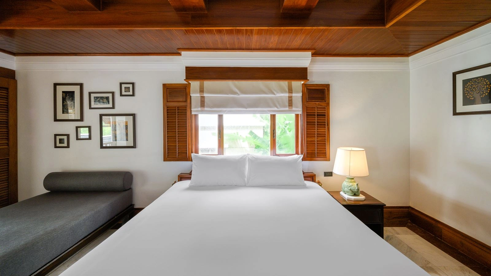 rooms-2-bedroom-hillside-suite-with-terrace-bathtub