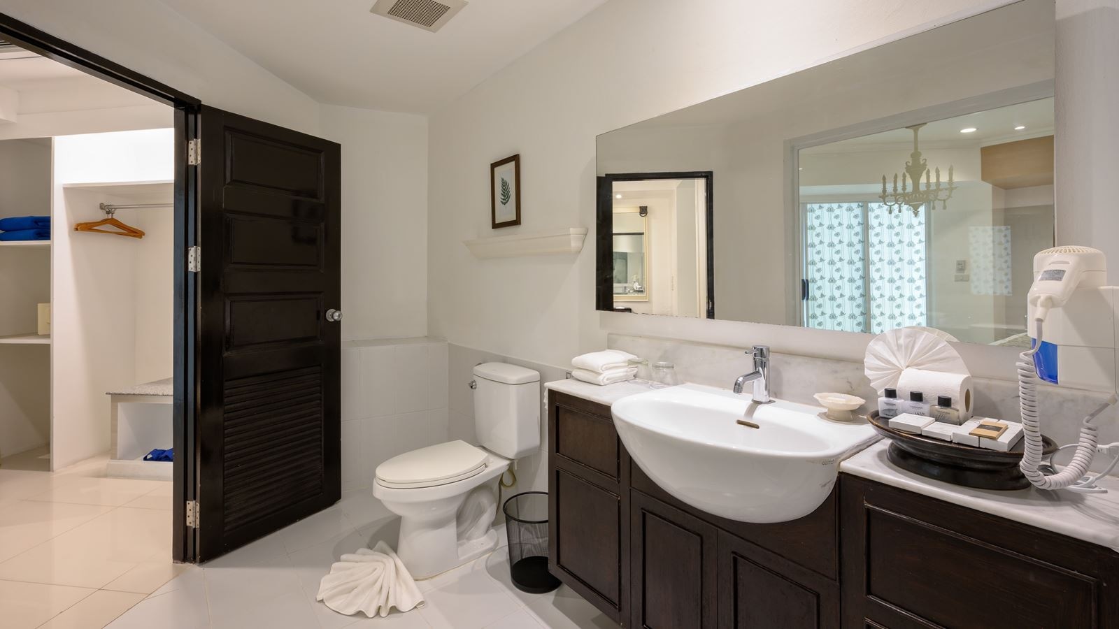 rooms-2-bedroom-family-suite-with-terrace