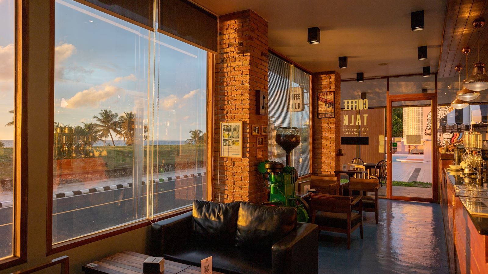 restaurants-coffee-talk-cafe