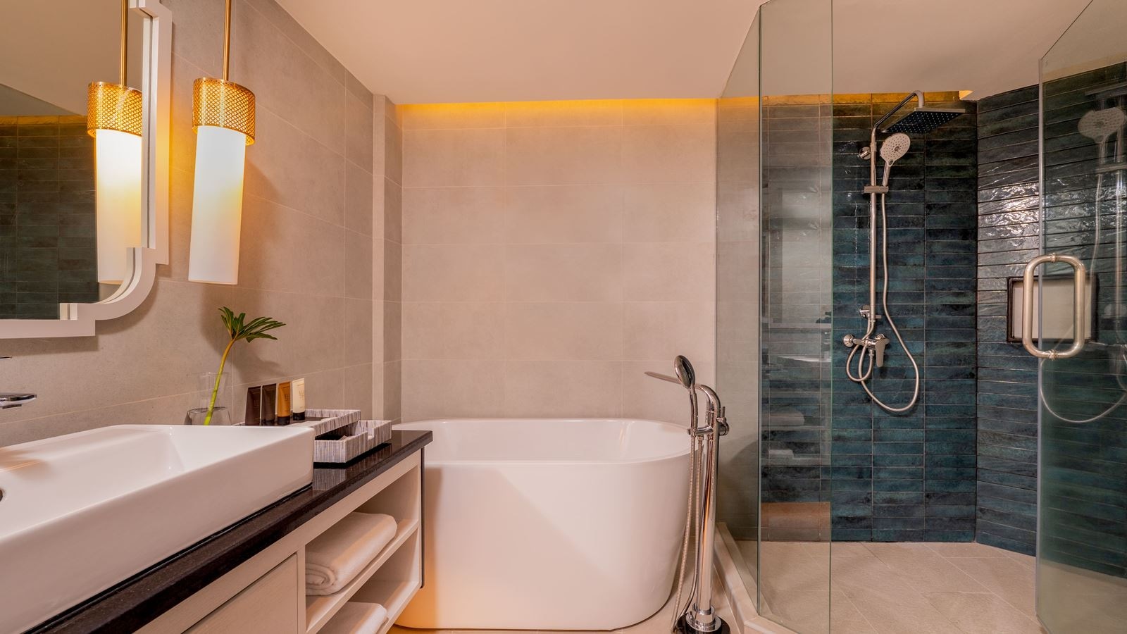 rooms-one-bedroom-lagoon-pool-access-suites