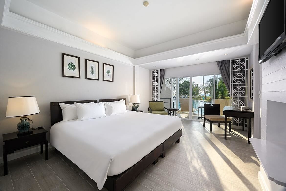 rooms-lagoon-pool-access-deluxe-terrace