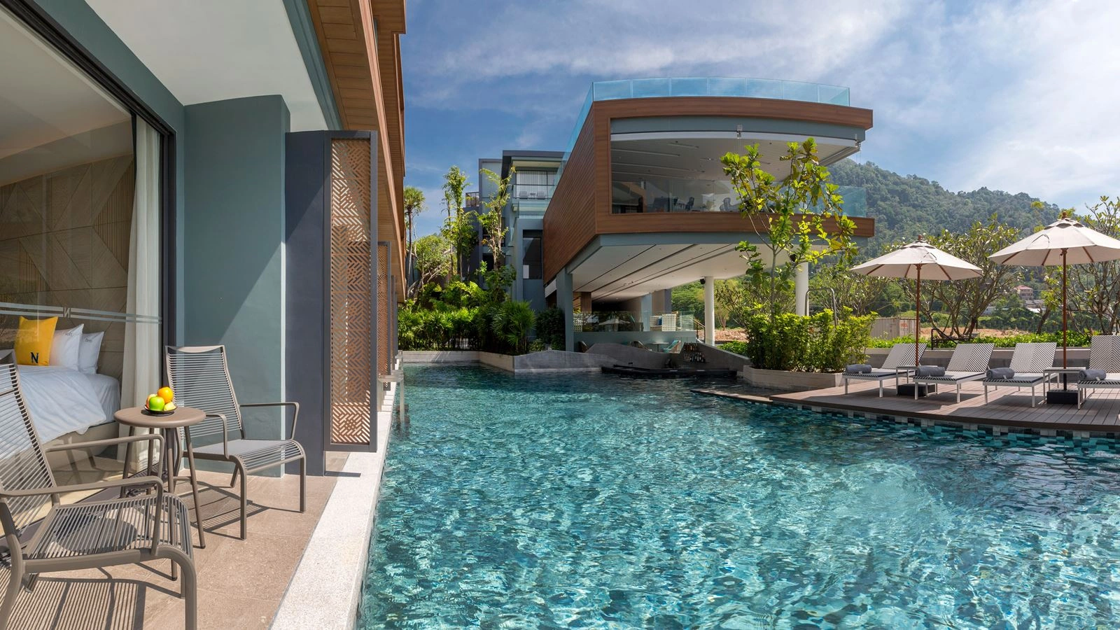 rooms-deluxe-pool-access