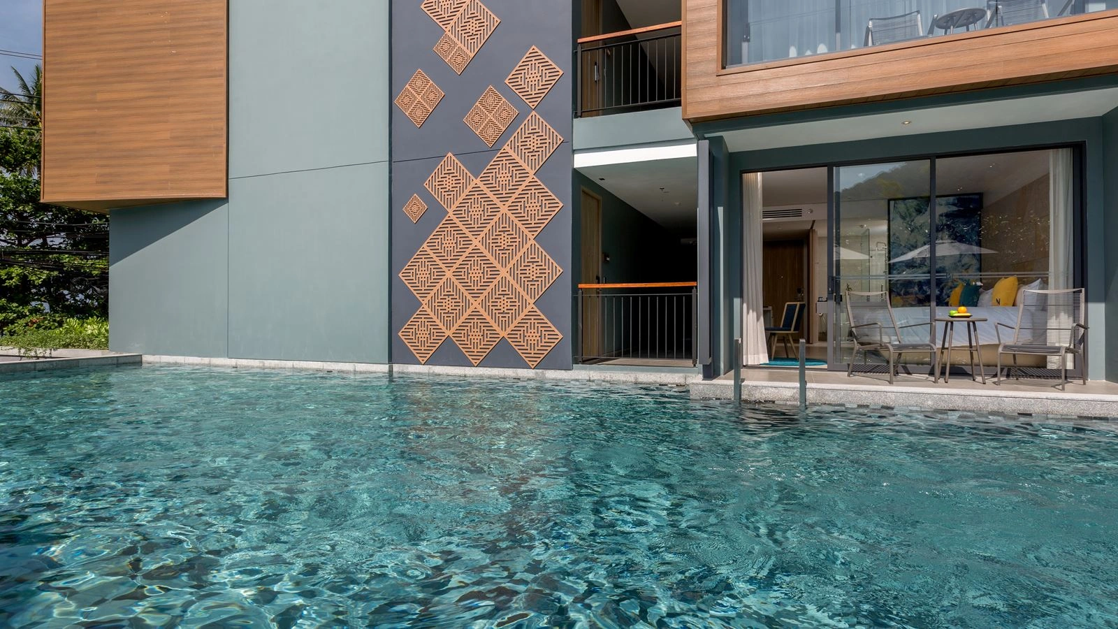 rooms-deluxe-pool-access