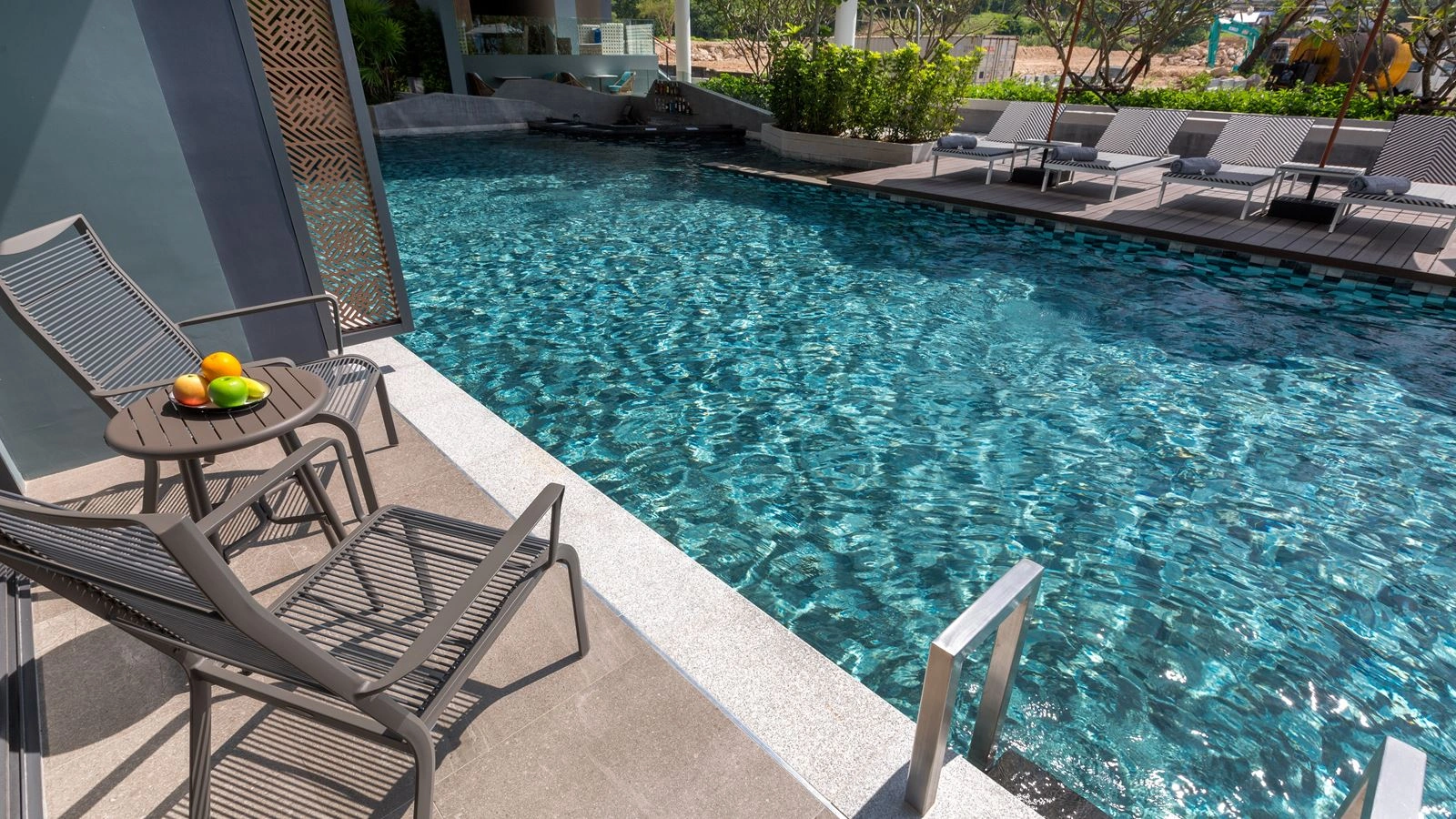 rooms-deluxe-pool-access