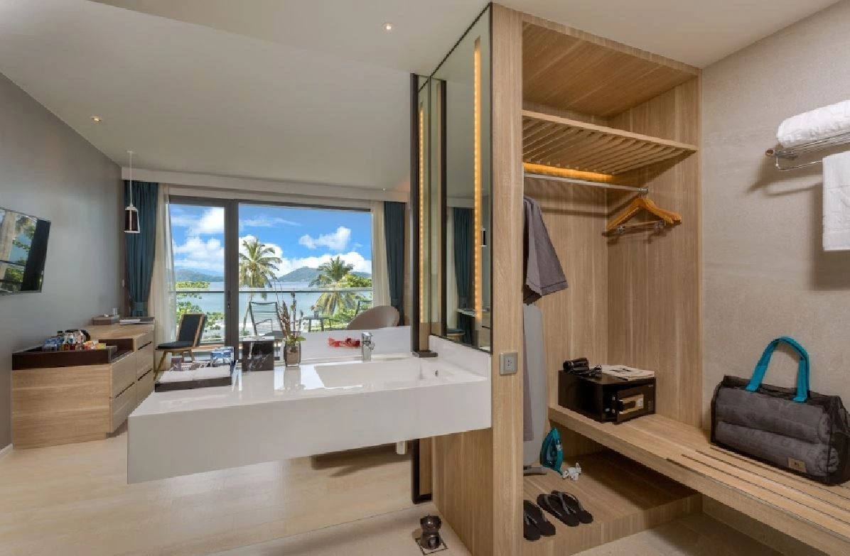 rooms-deluxe-partial-seaview