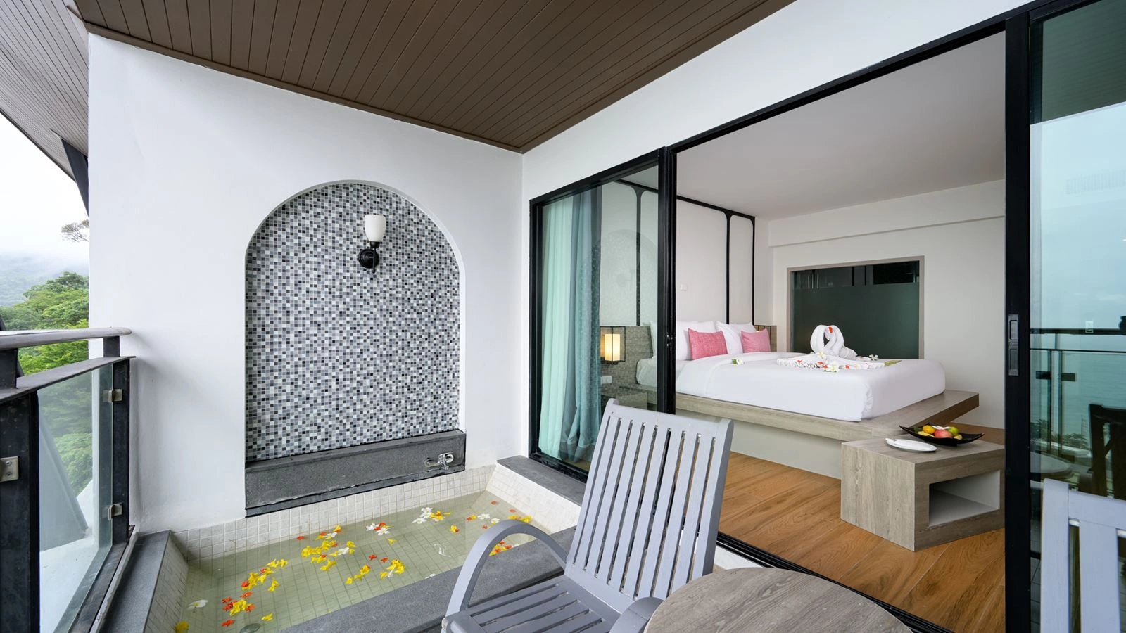 rooms-grand-deluxe-honeymoon