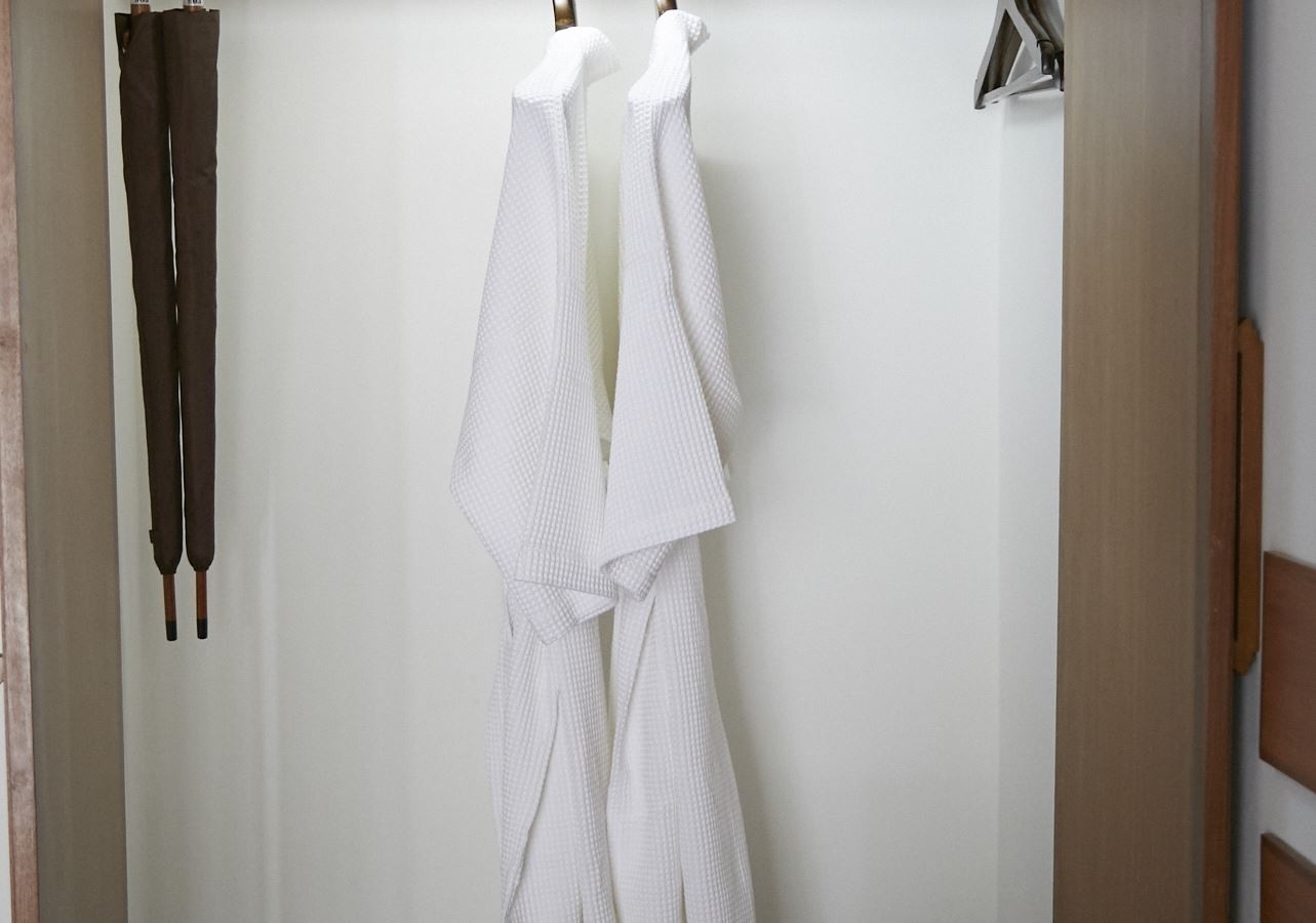 rooms-deluxe-pool-view