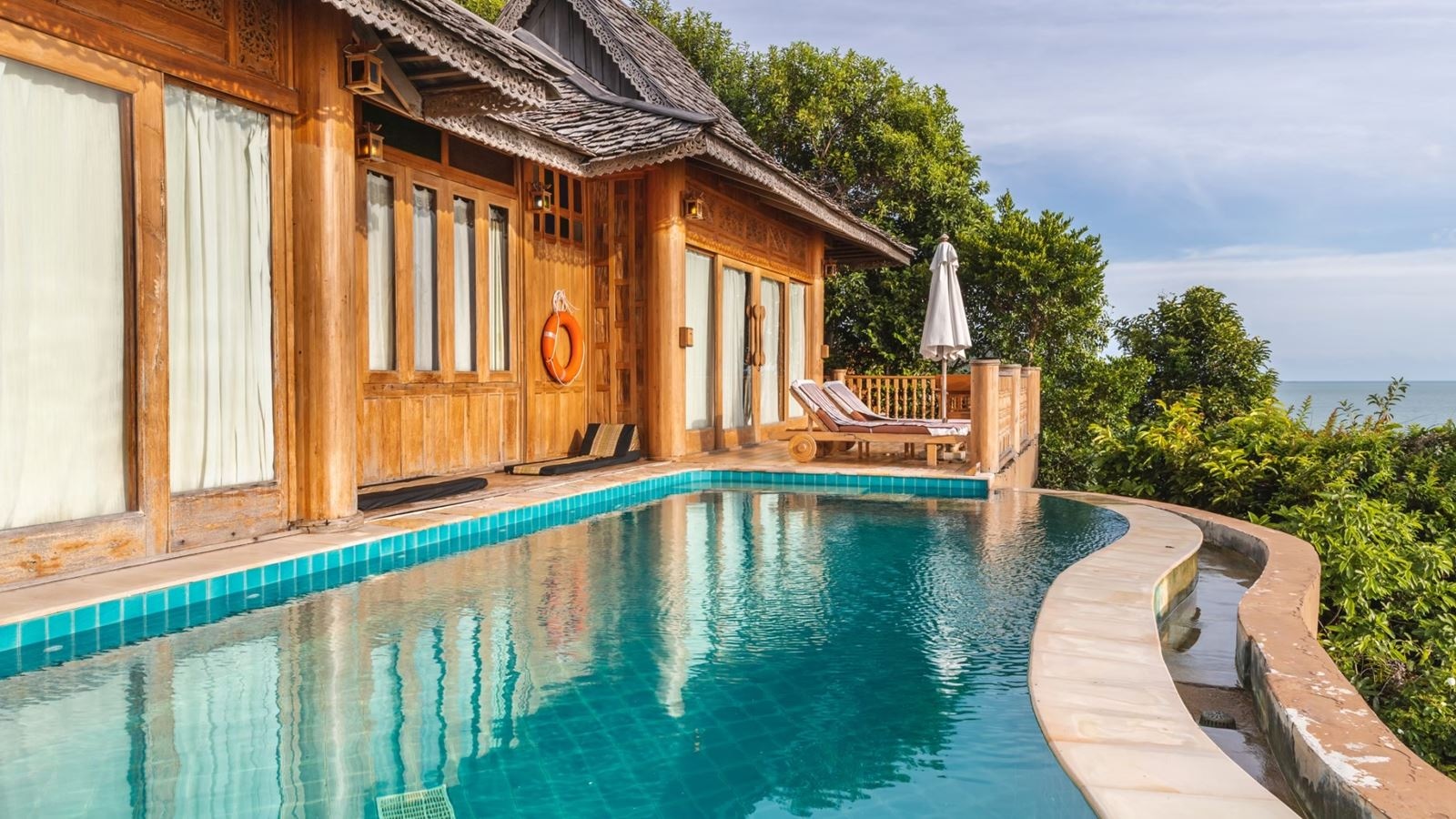 rooms-seawater-pool-villa