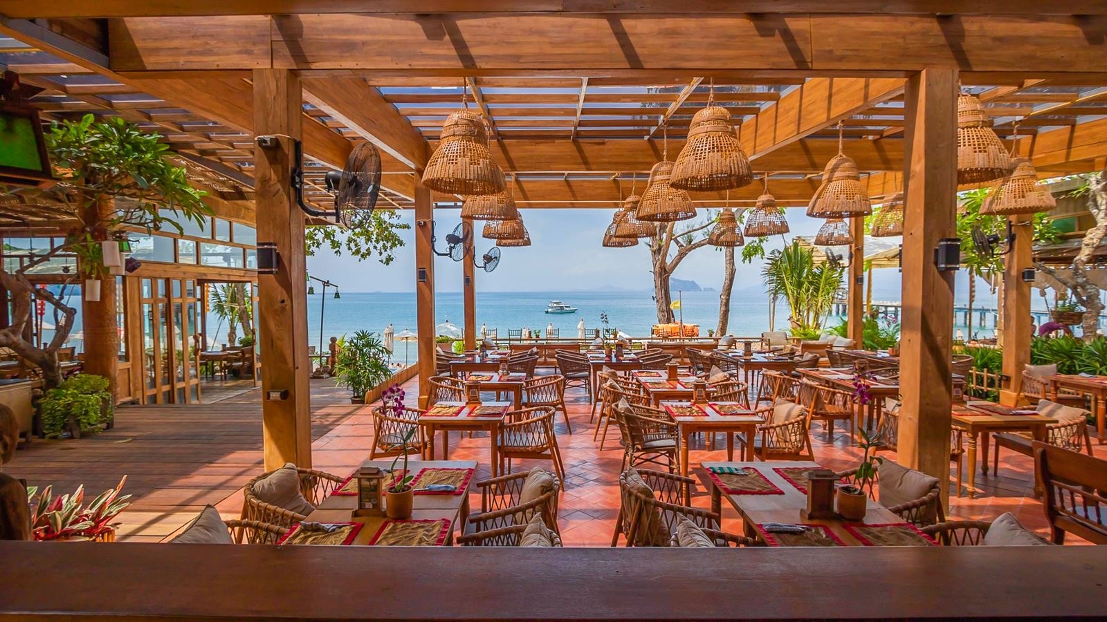 bars-by-the-sea-restaurant-and-bar