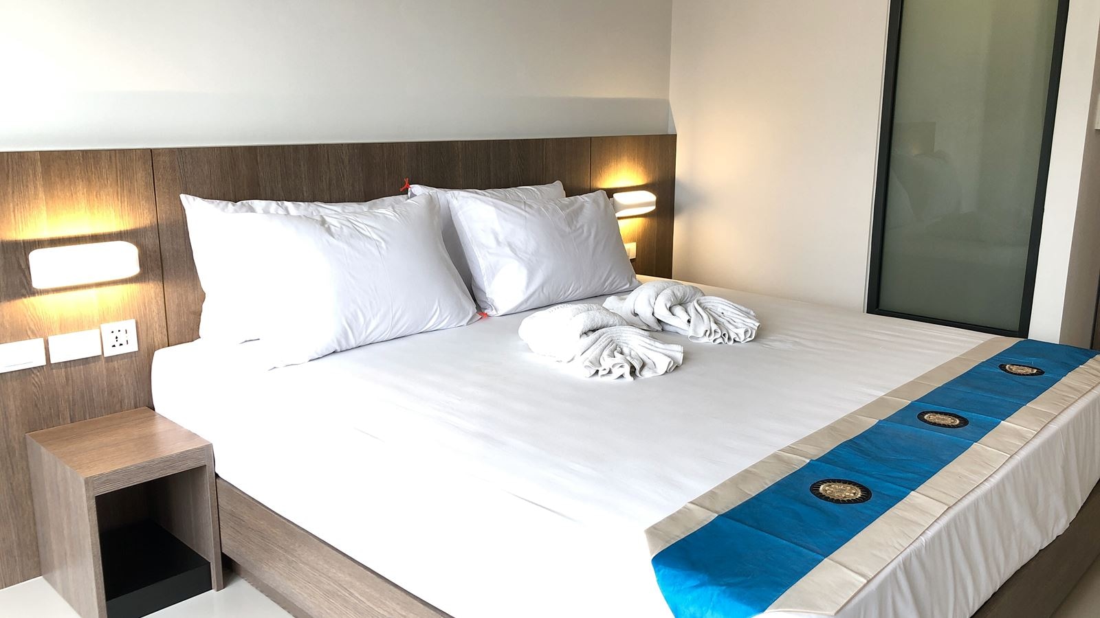 rooms-deluxe-with-balcony