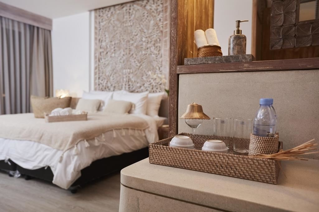 rooms-tropical-garden-pool-view