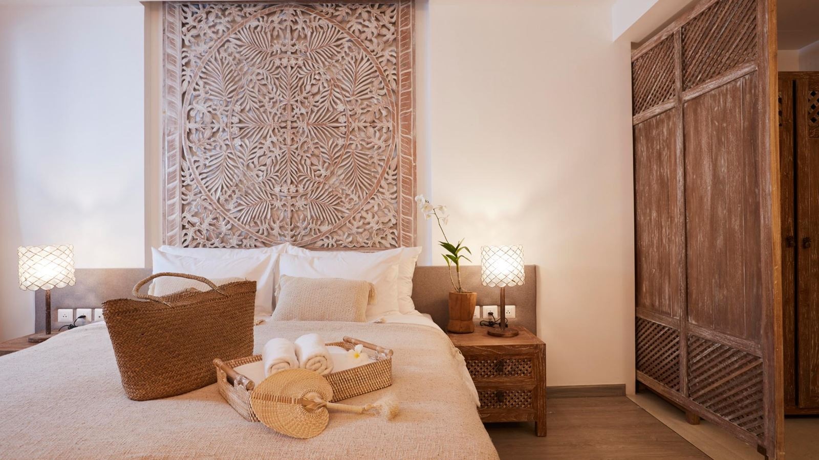 rooms-grand-deluxe-lagoon-pool-view