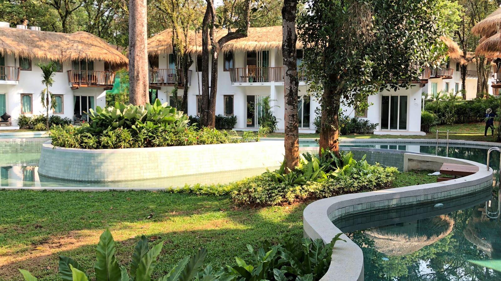 rooms-grand-deluxe-lagoon-pool-view