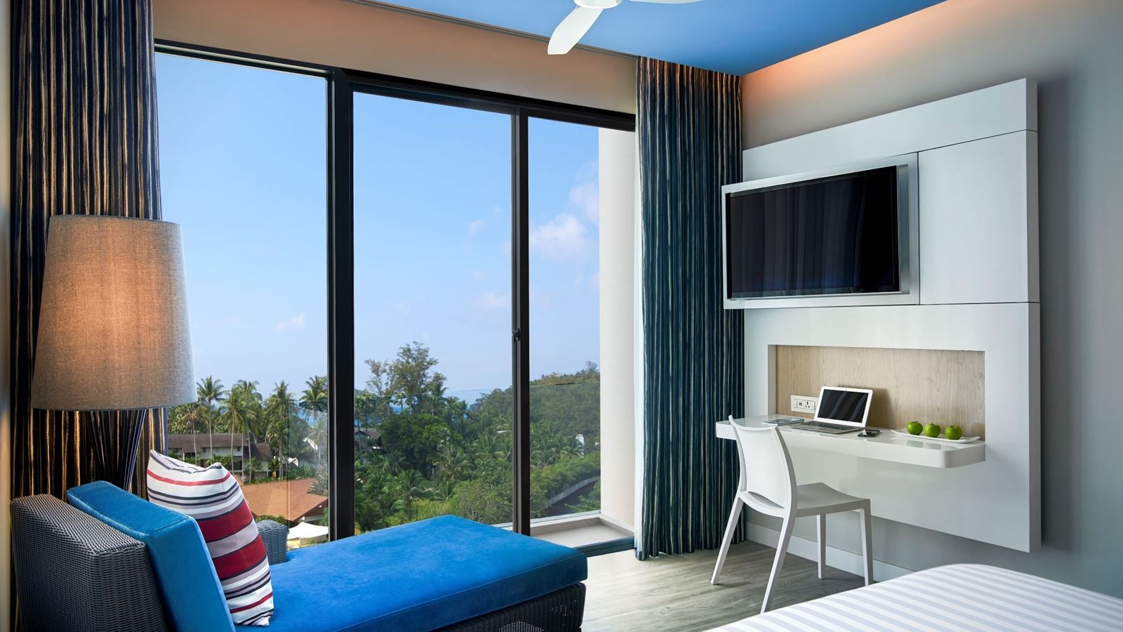 rooms-deluxe-sunset-room