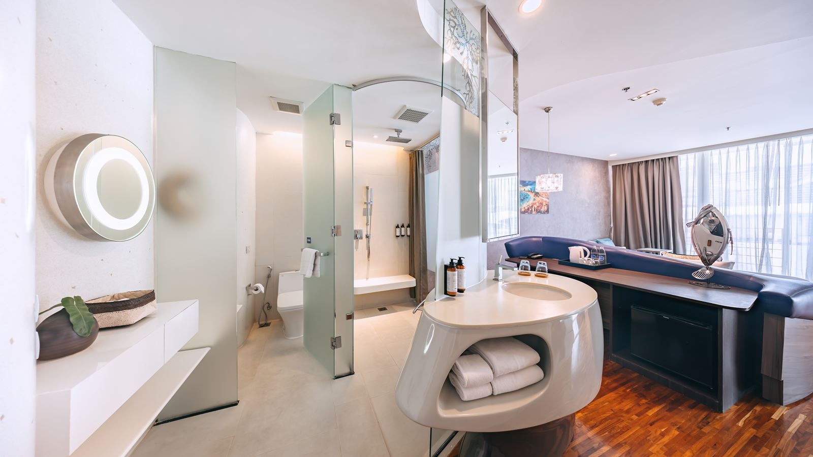 rooms-deluxe-pool-view